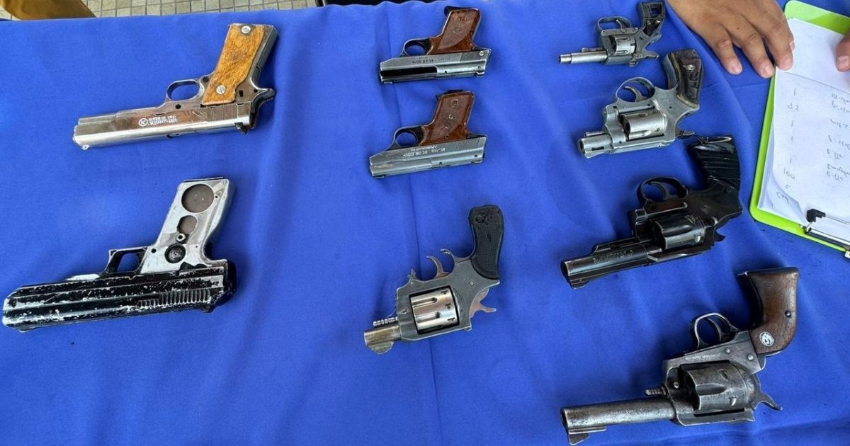 Pagan 270 mp en canje de armas; recogen granadas y dinamita