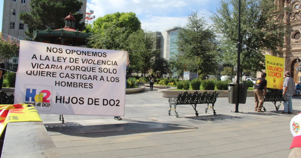 Protestan afuera del Congreso de Chihuahua contra la Ley Vicaria
