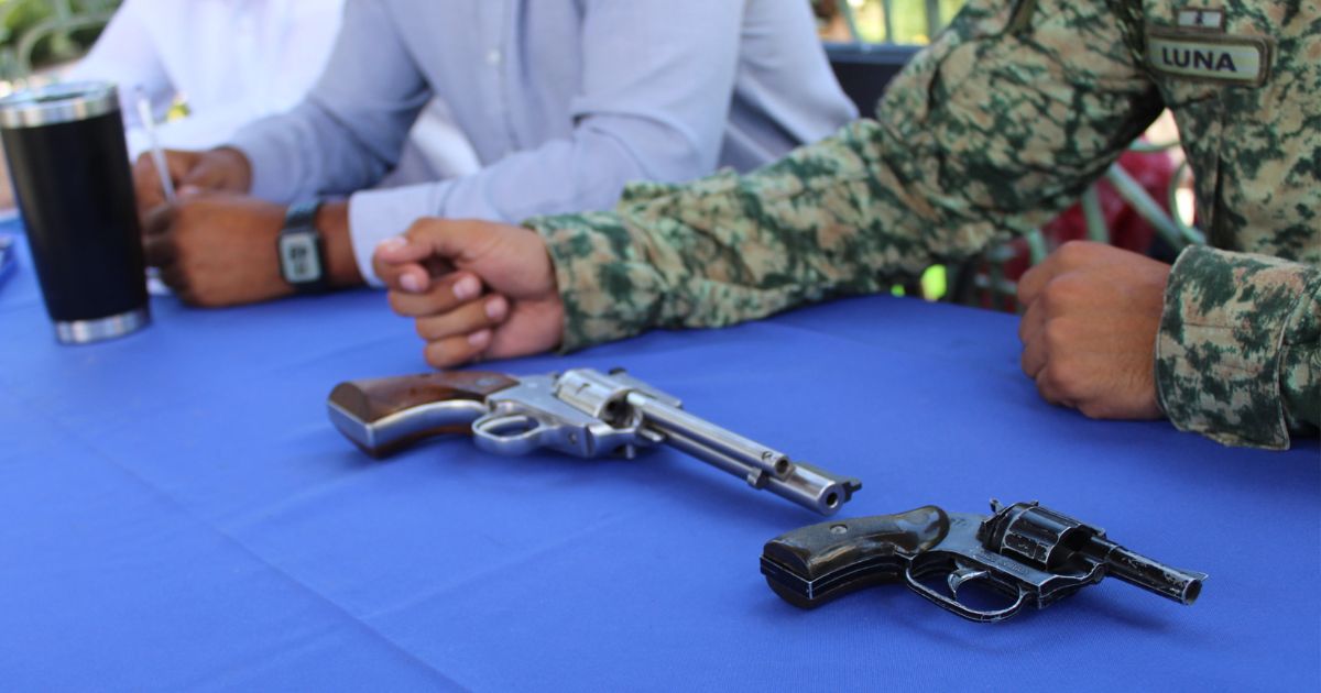 Van 1 granada y 22 armas de fuegos en canje de armas; pagan 83 mil pesos