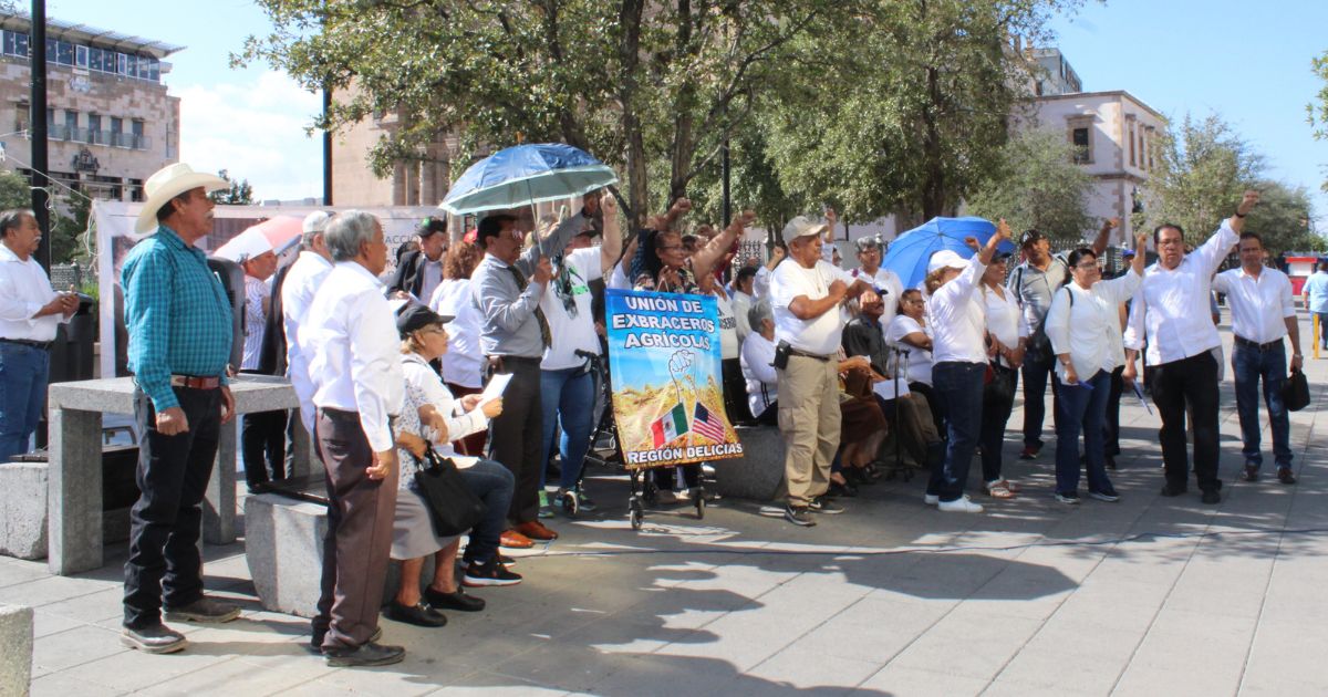 Protestan familiares de exbraceros en el Congreso de Chihuahua