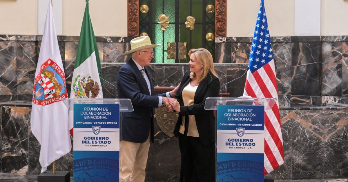 Visita Ken Salazar Palacio de Gobierno y ofrece respaldo de su gobierno al de Chihuahua