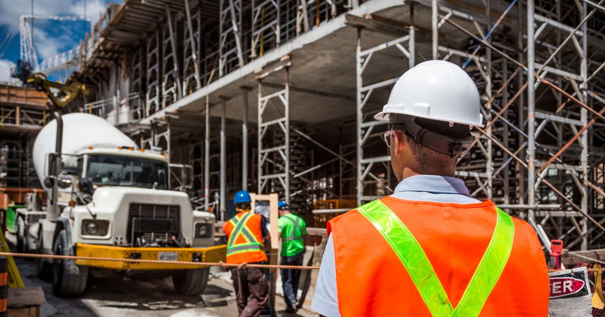 Acusa CMIC «mafia» de obreros que trabajan días y demandan; caen 10 constructoras