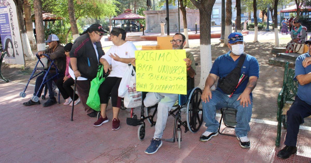 Cerraron puertas de Palacio de Gobierno a discapacitados en manifestación
