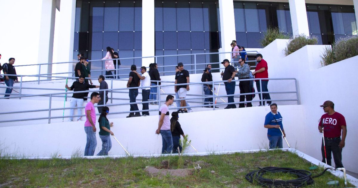 Promueven respeto a personas con ceguera con recorrido inclusivo y conferencia