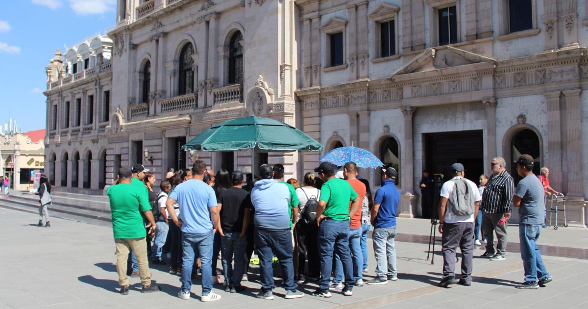 Protestan comerciantes por decomiso de $25 mil en joyas