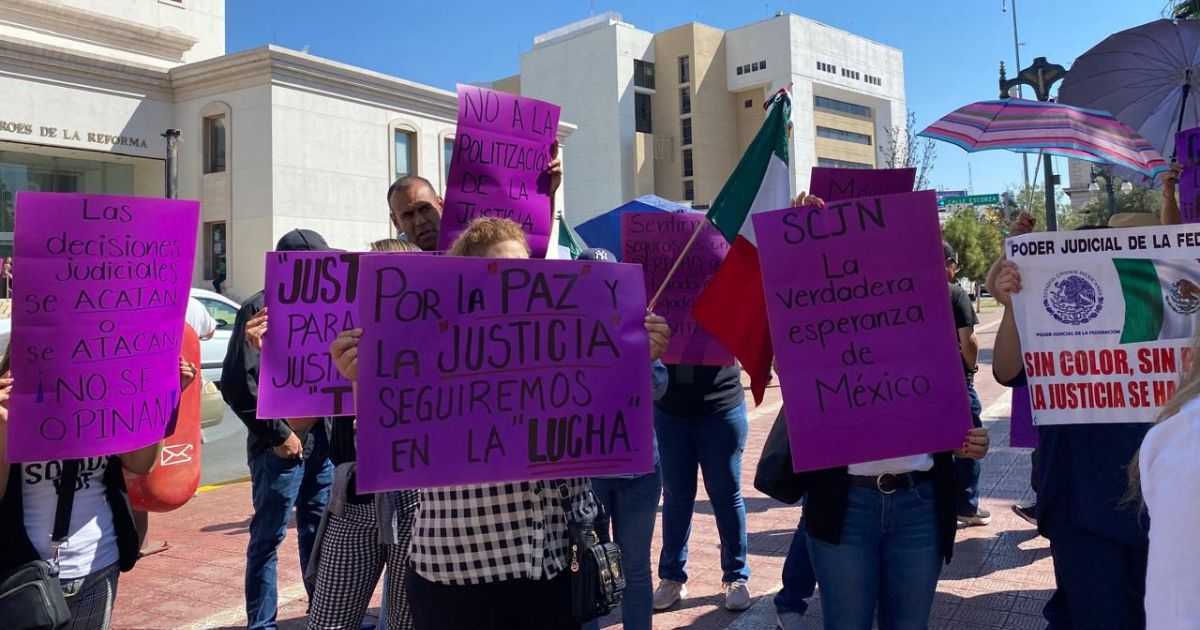 Protestan trabajadores del Poder Judicial Federal en Palacio de Gobierno