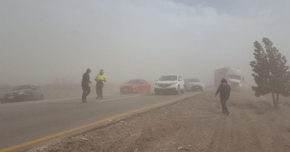 Advierten por rachas de viento y tolvaneras por ingreso del frente frío número 9
