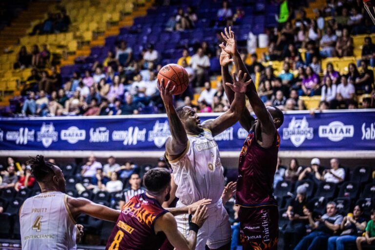 Abre Dorados UACh con descalabro ante los Gallos CEU