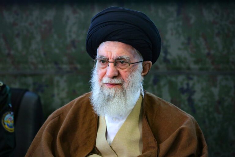 Medios iraníes confirman muerte de Ali Khamenei tras ataques de EE. UU. e Israel