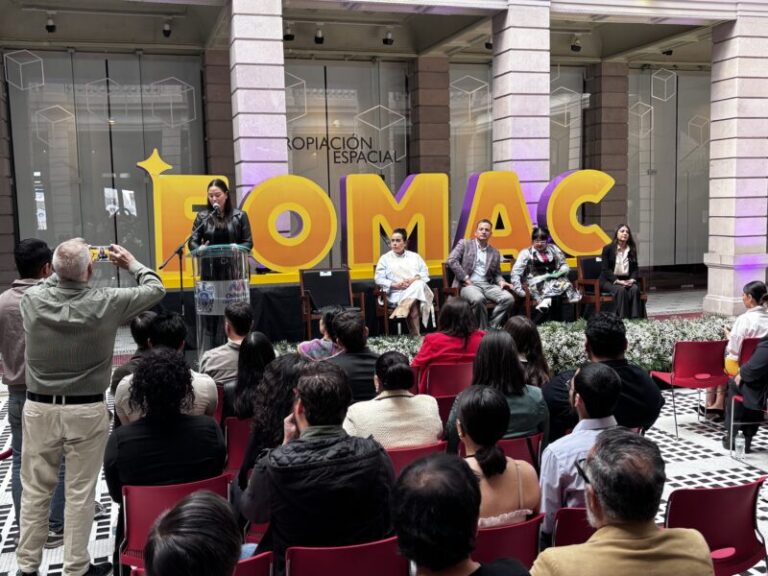 Reconocen a artistas con Fomac 9