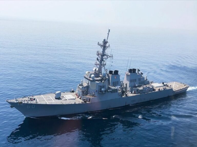 Irán intensifica ejercicios navales mientras continúan negociaciones con EE.UU: Estrecho de Ormuz
