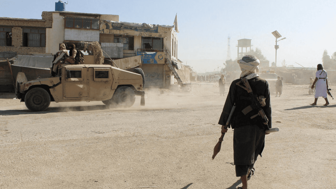 Kabul bajo fuego: Pakistán anuncia ataques y declara “guerra abierta” a Afganistán