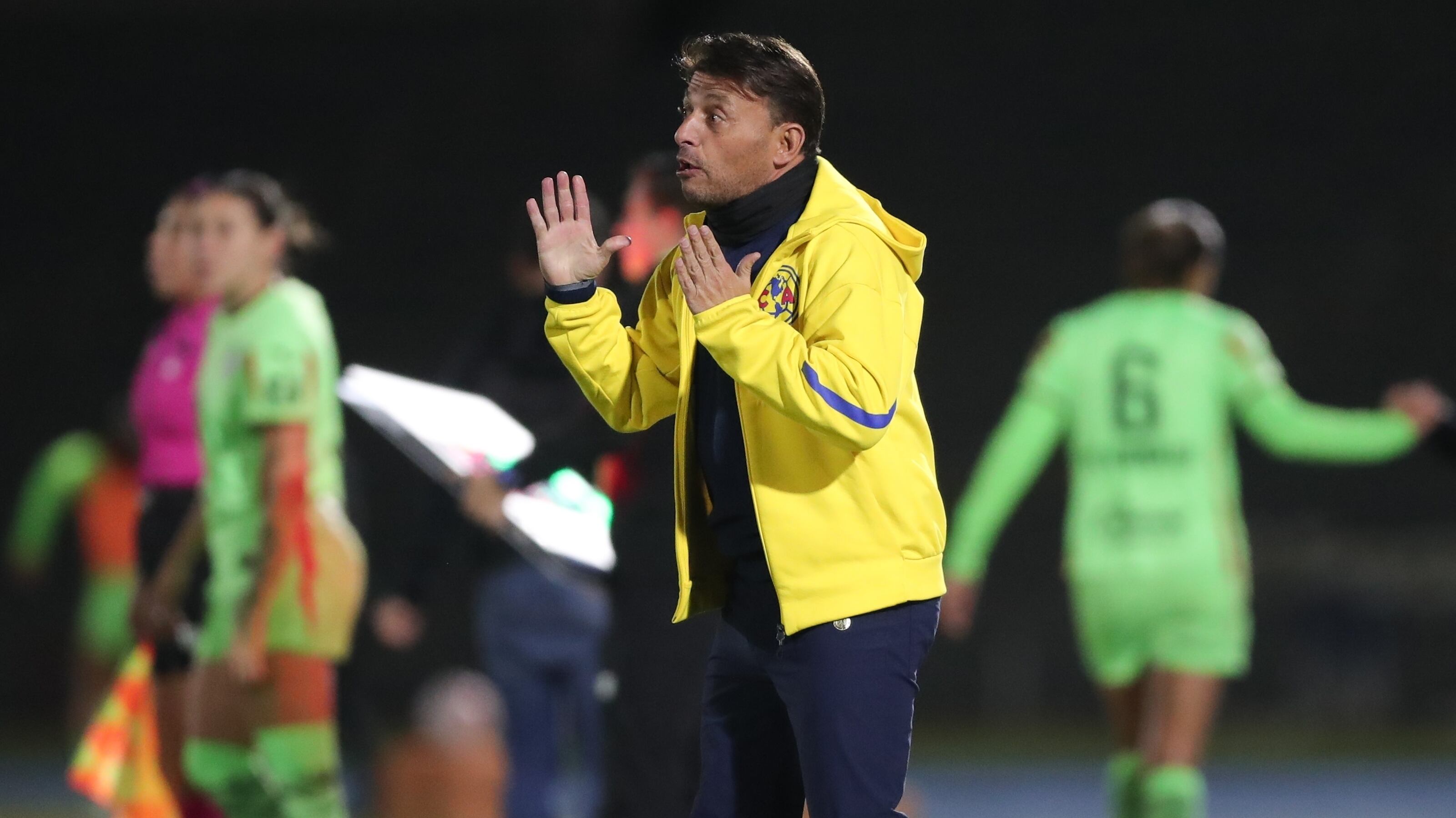 Ángel Villacampa DT América Femenil