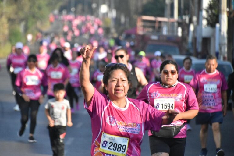 Berenice Hernández encabeza carrera de 4 mil participantes en Tláhuac por el 8M