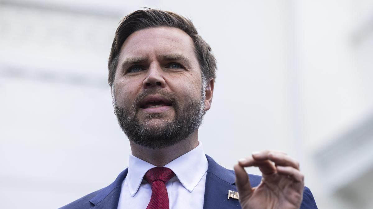 El vicepresidente de EEUU dice que los extraterrestres son "demonios" y asegura estar "obsesionado" con los ovnis