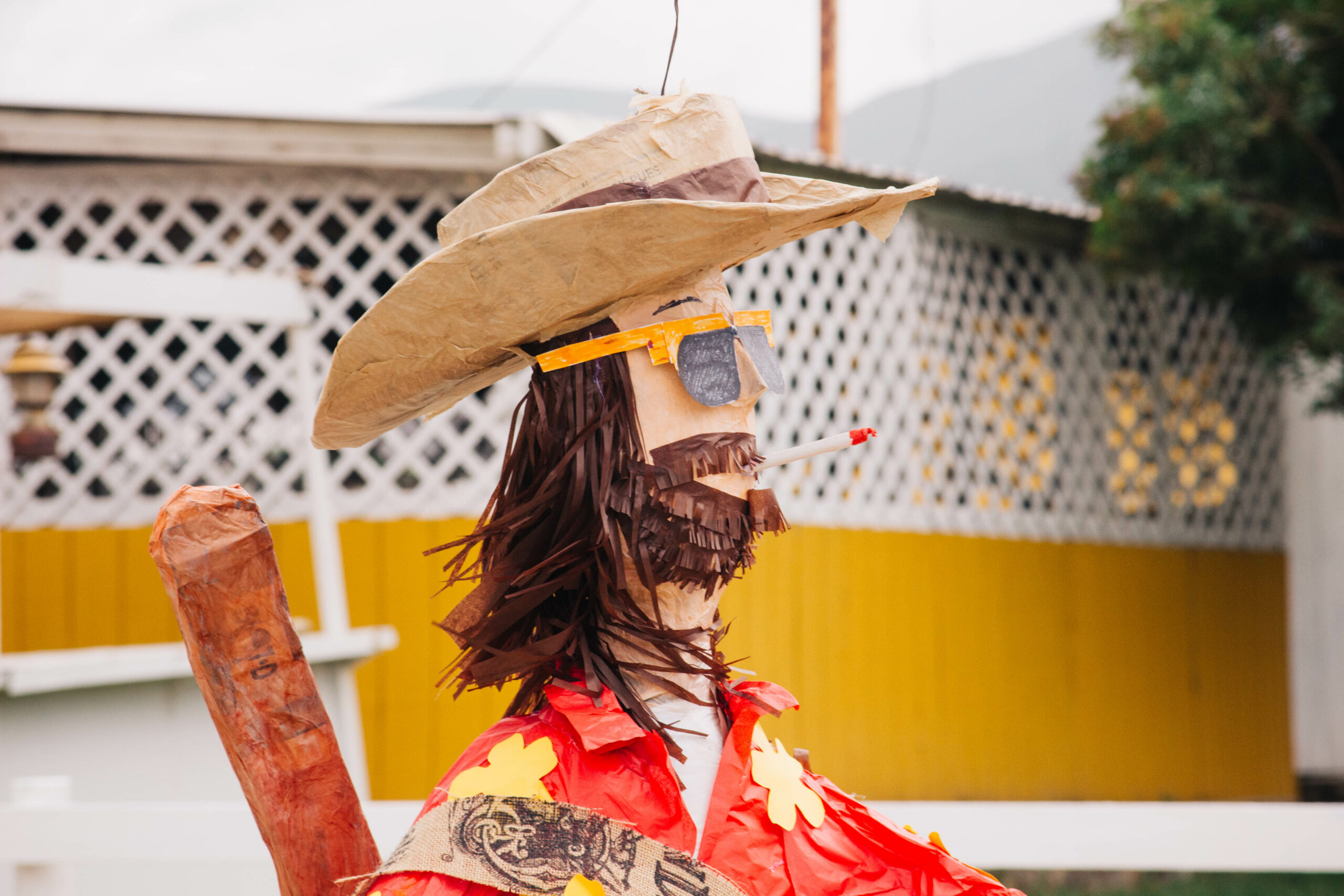 Ay Gregorio presenta “Soy tu piñata”, una canción muy visceral