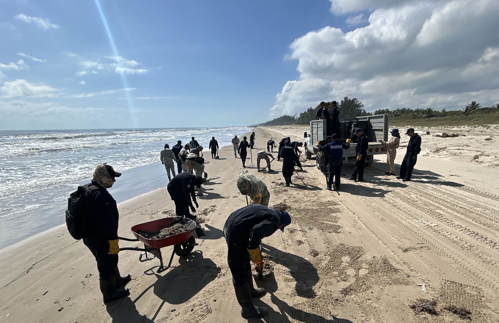 Semar, Pemex y Profepa atienden derrame de hidrocarburos en Veracruz y Tabasco