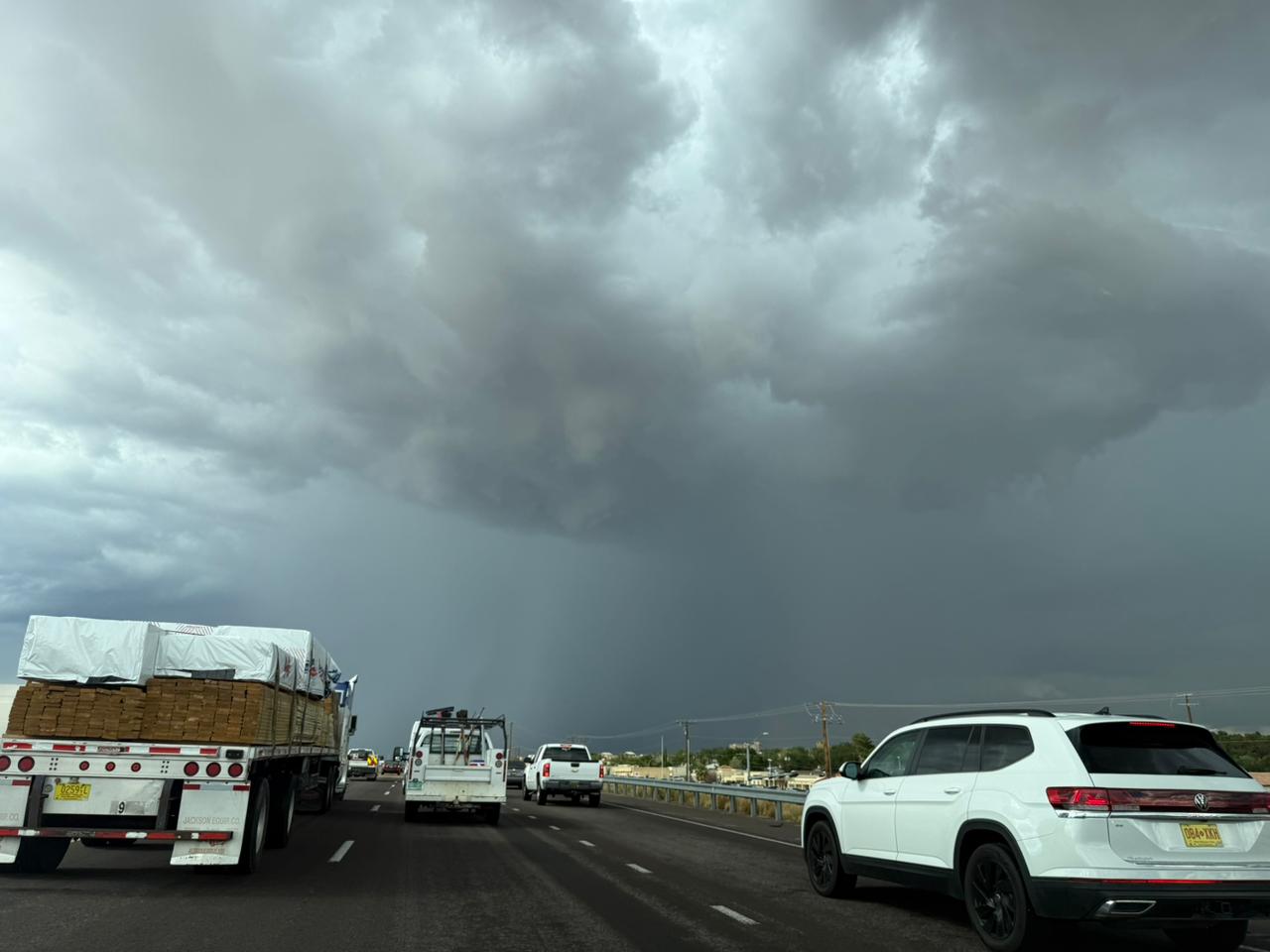 Vientos fuertes y lluvias marcarán el clima este martes