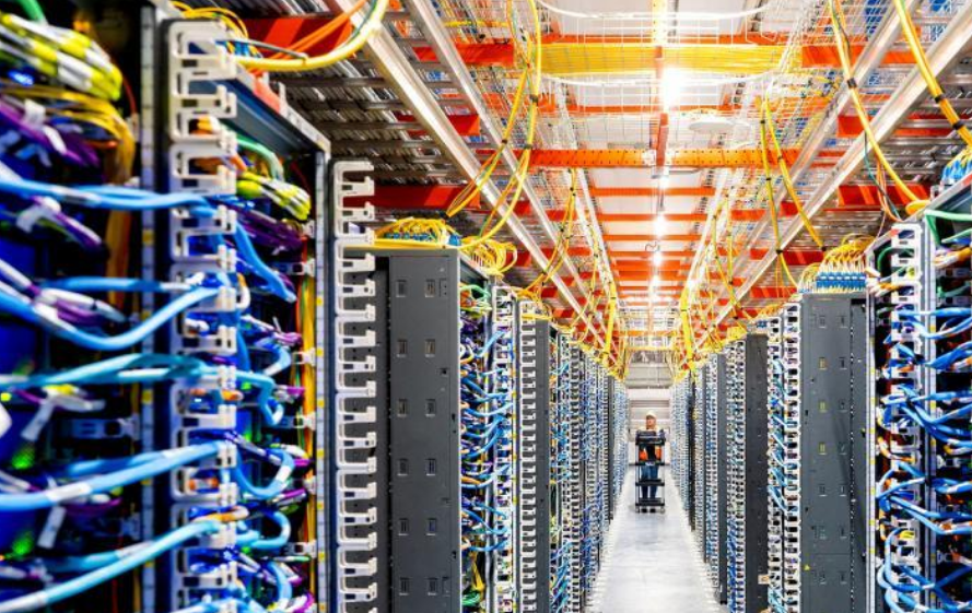 Amazon es bombardeado en Emiratos Árabes afectando una central de datos