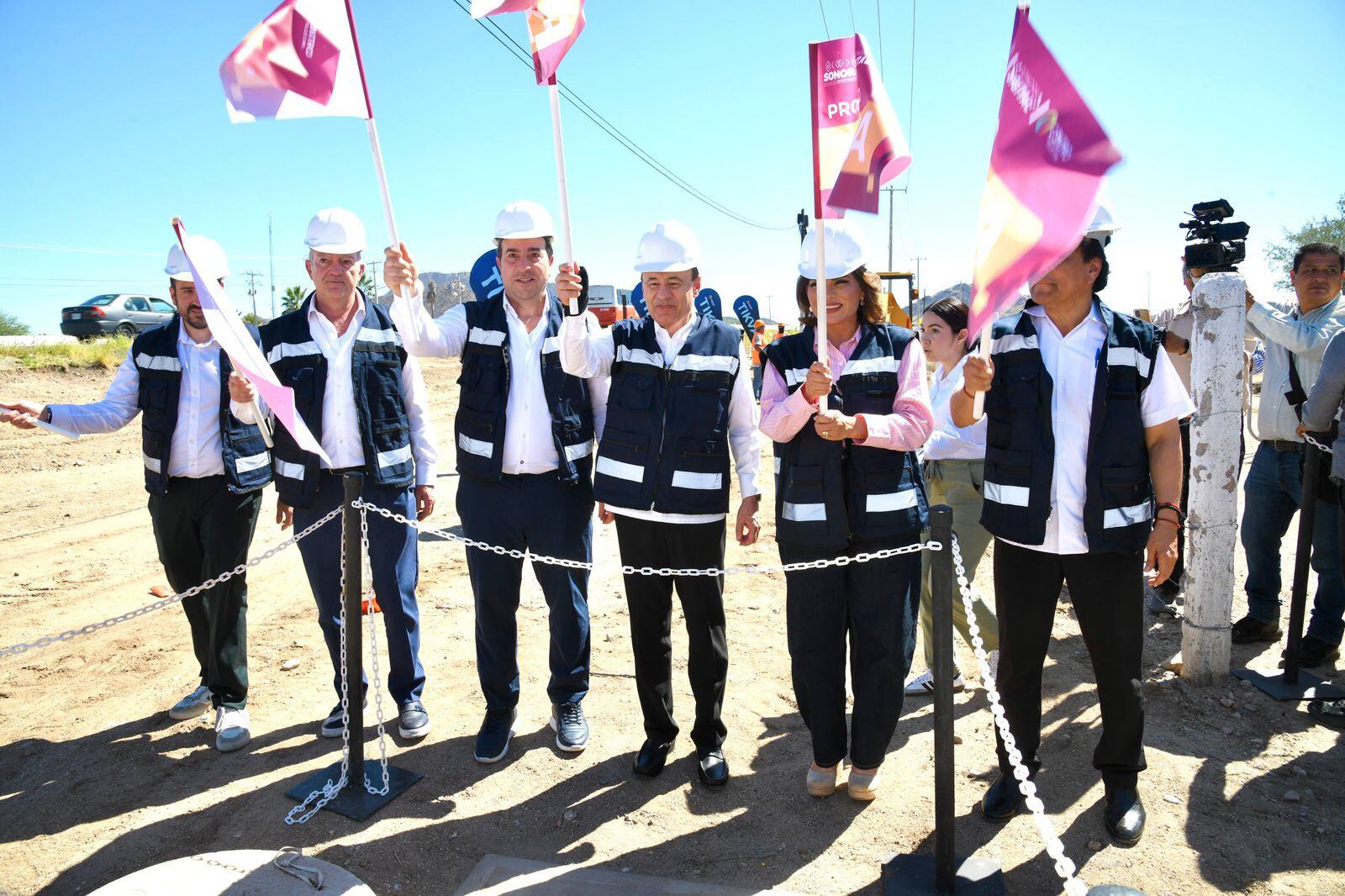 Alfonso Durazo inicia obra de conectividad binacional con inversión millonaria.