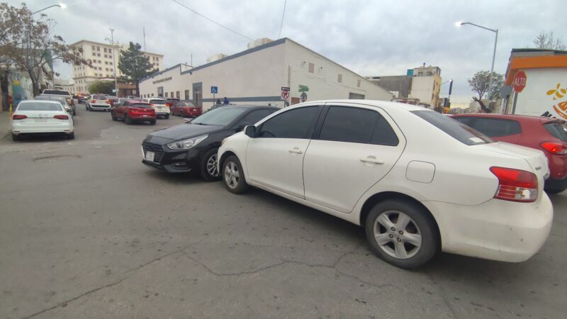 Caos vial y choque dentro del primer cuadro de la ciudad posterior al 8M