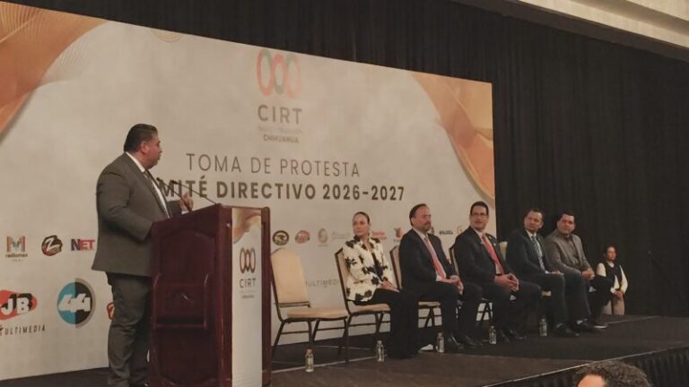 Toma protesta mesa directiva de la CIRT en Chihuahua