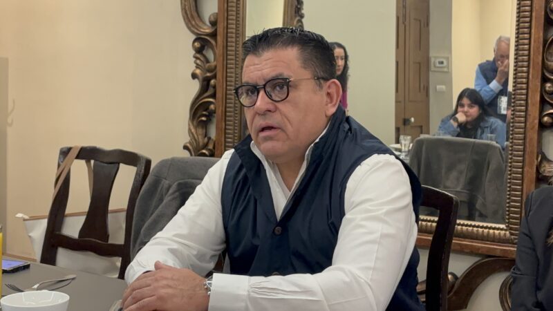 Critica Alex Domínguez reforma electoral y advierte sobre posible “Plan B”