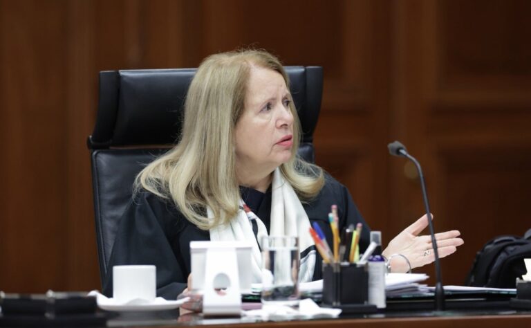 ¿Te pueden cobrar por un curso obligatorio para titularte? Esto dijo la SCJN