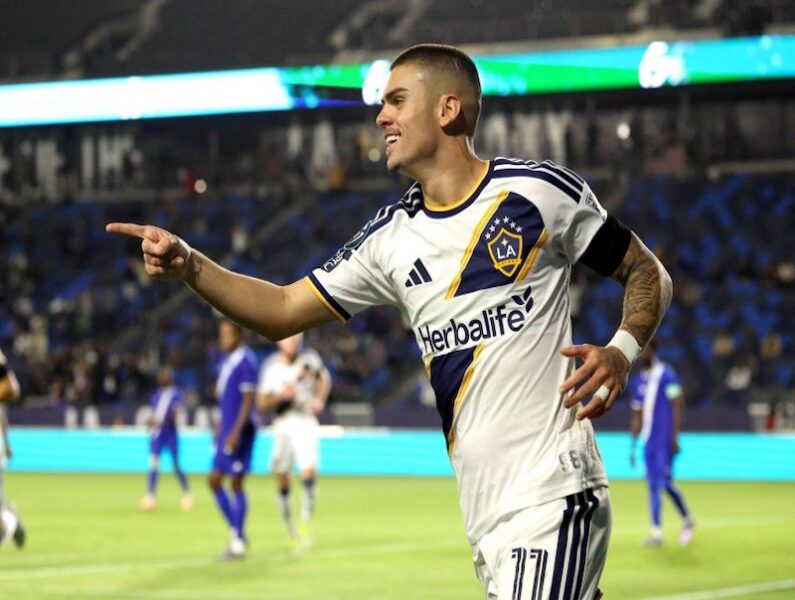 LA Galaxy arrasa en la Champions Cup con hat-trick de Pec