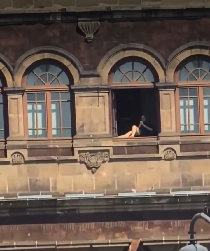 Falso video de mujer tomando el sol en Palacio Nacional