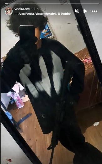 Estudiante que mató a sus maestras en Lázaro Cárdenas se mostró con el arma para el delito.