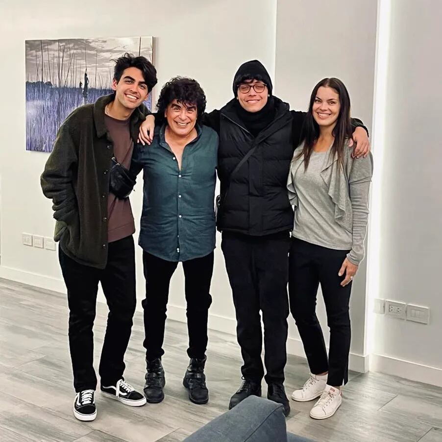 Laureano Brizuela con sus hijos.