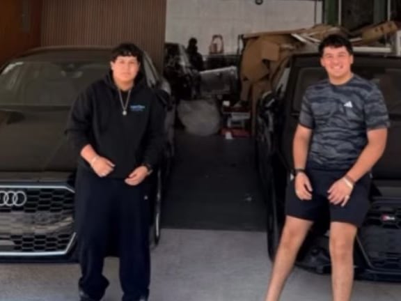 Hijos de la alcaldesa de San Cristóbal publican fotos con autos Audi