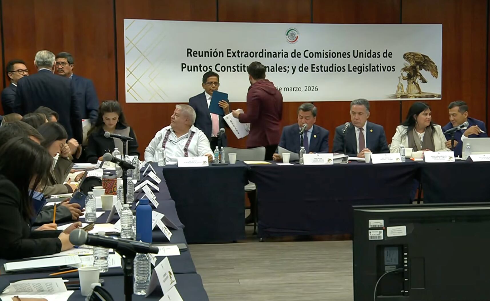 Comisiones del Senado discuten Plan B de la reforma electoral