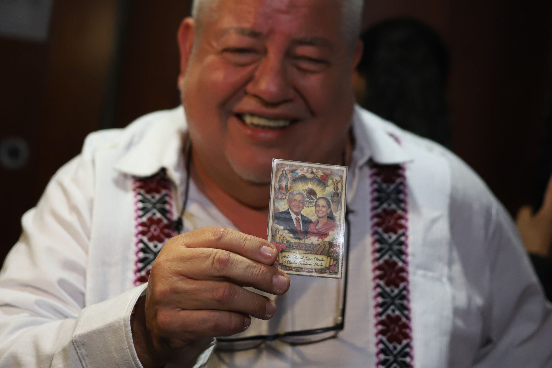 Manuel Huerta defiende Plan B con estampilla de AMLO y Sheinbaum