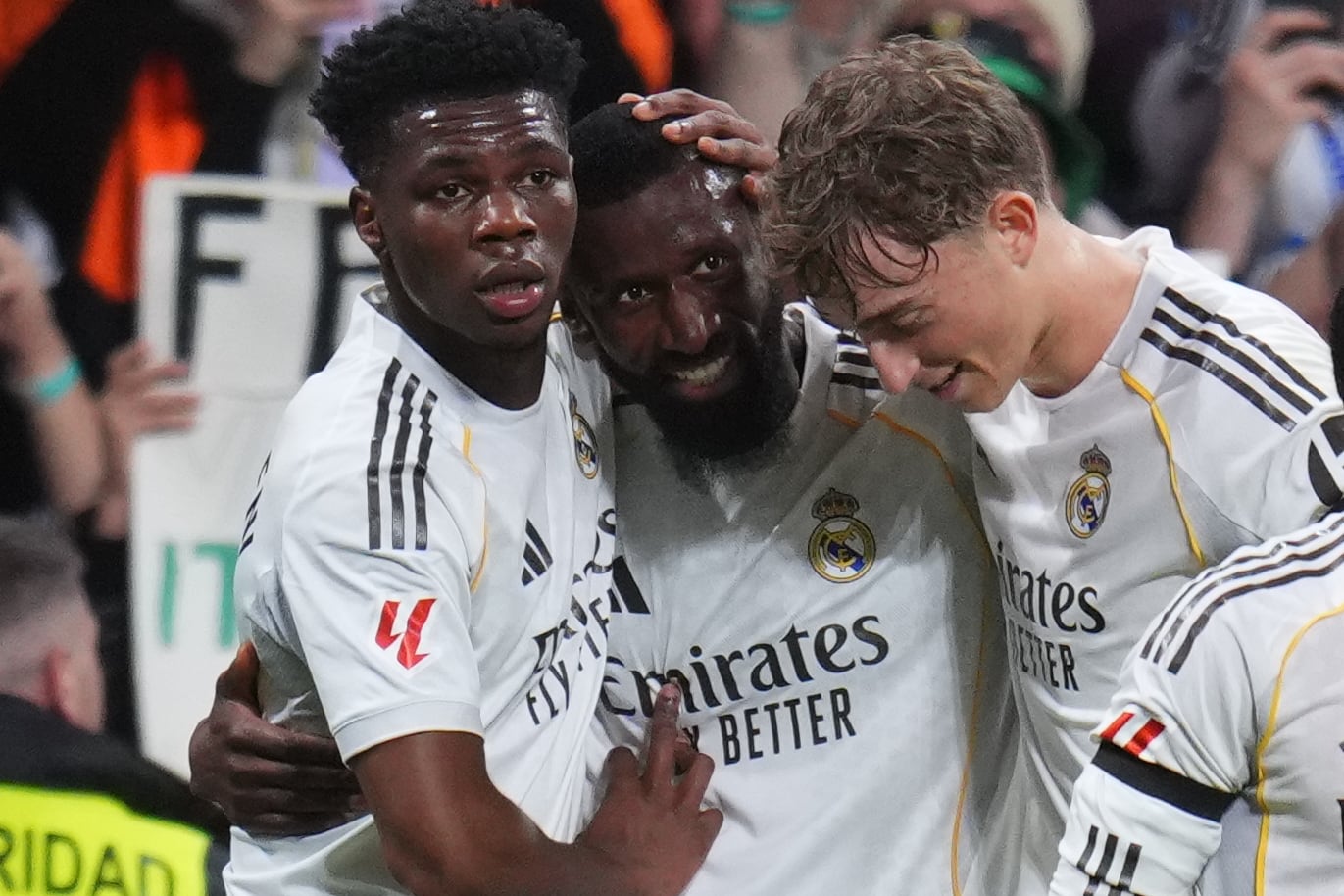 Real Madrid gana y mete presión al FC Barcelona en La Liga