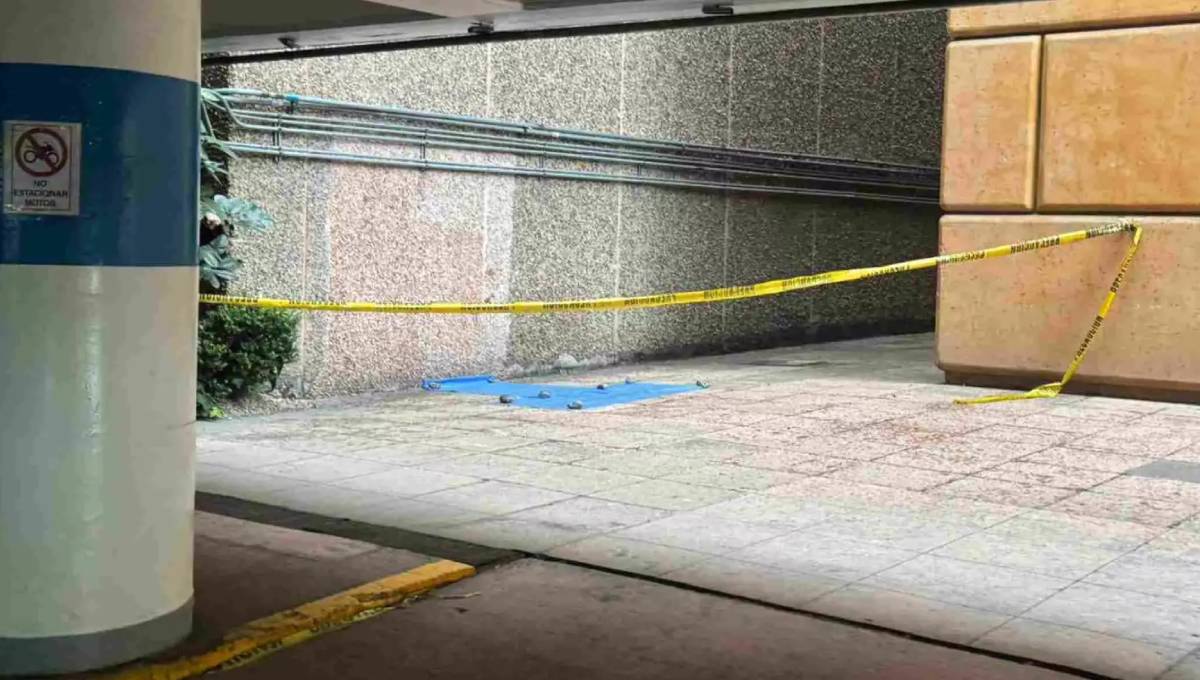 Hombre muere tras caer de 12 metros en estacionamiento de Centro Santa Fe