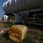 Crisis petrolera: Barril llega a los 100 dólares en conflicto de Estados Unidos e Irán; mezcla mexicana sube a 83.64