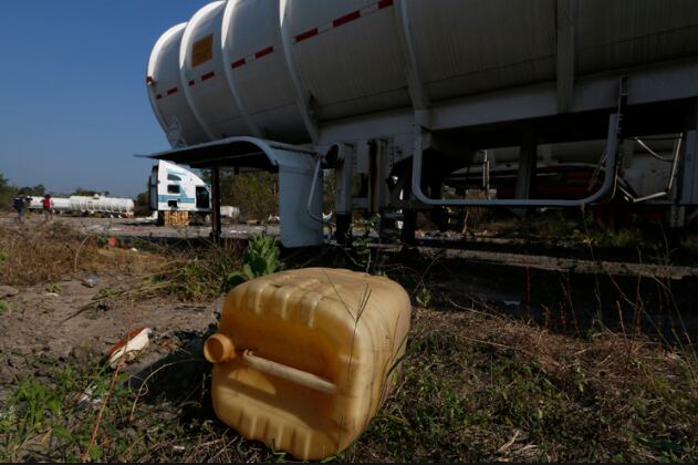 Crisis petrolera: Barril llega a los 100 dólares en conflicto de Estados Unidos e Irán; mezcla mexicana sube a 83.64