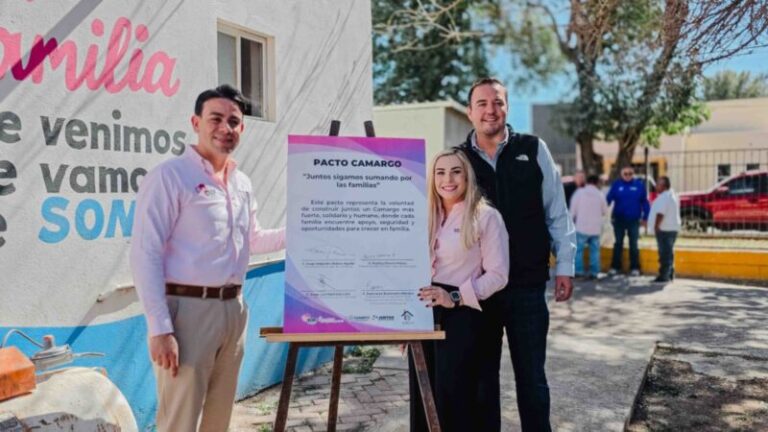 Firma Jorge Aldana Pacto Camargo por las familias