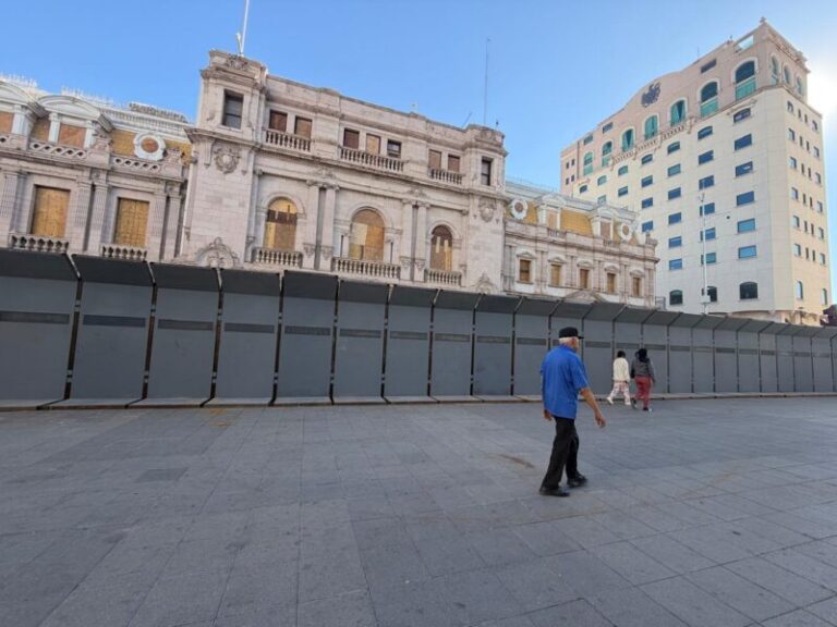 Blindan Palacio Municipal por 8M