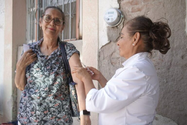 Instalan módulos de vacunación contra sarampión en Chihuahua, Juárez y Parral