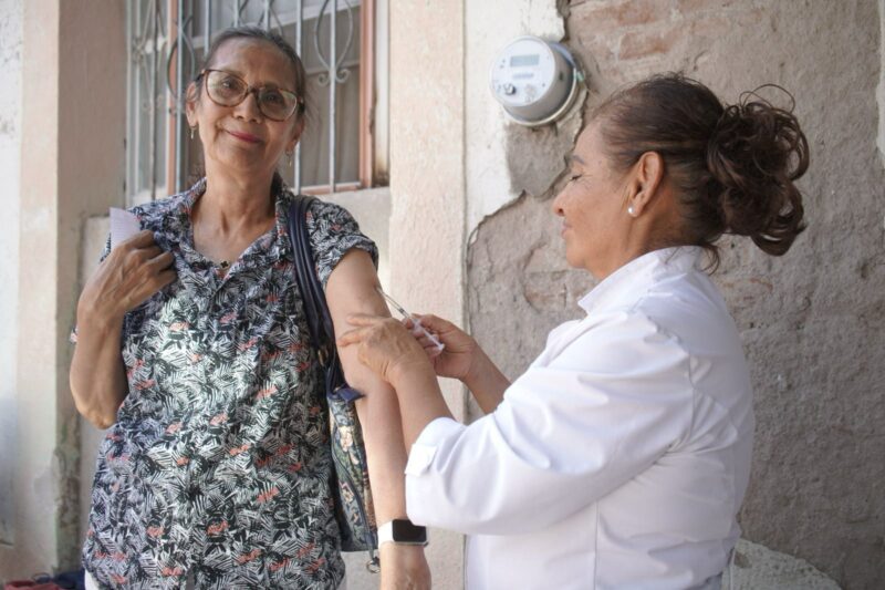 Instalan módulos de vacunación contra sarampión en Chihuahua, Juárez y Parral