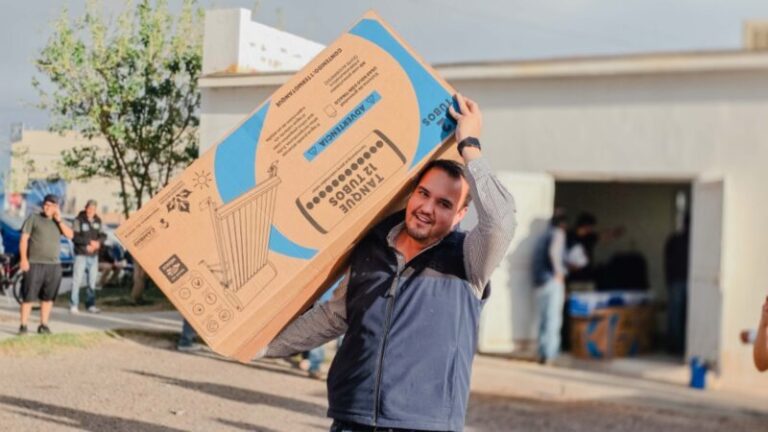 Entrega Jorge Aldana más de 50 boilers solares que generarán ahorro a familias