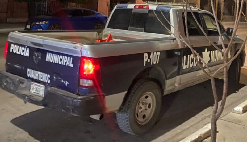 Quiebran vidrio a negocio y roban efectivo