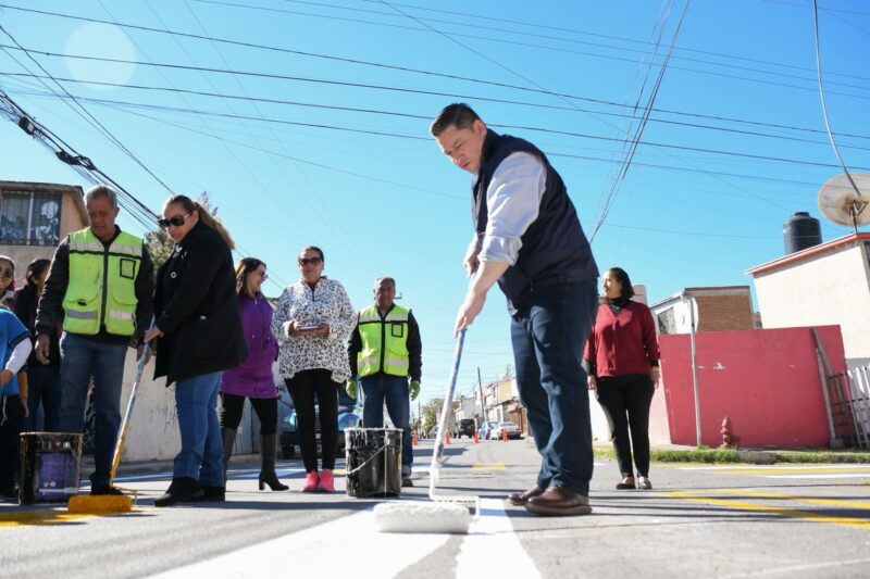 Pinta Alfredo Chávez pasos peatonales en la Mármol III