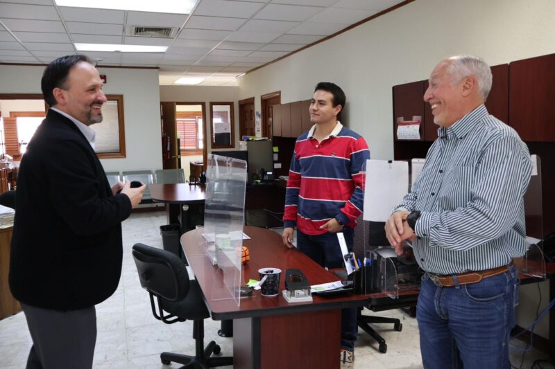 Recorre De la Peña oficinas para fortalecer atención ciudadana