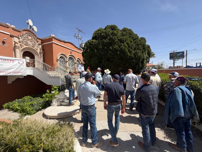 Toman productores oficinas de Bienestar; ofrecer vender frijol a Cuba