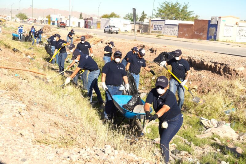 Retiran 189 toneladas de basura y escombro de arroyos de la colonia Punta Oriente