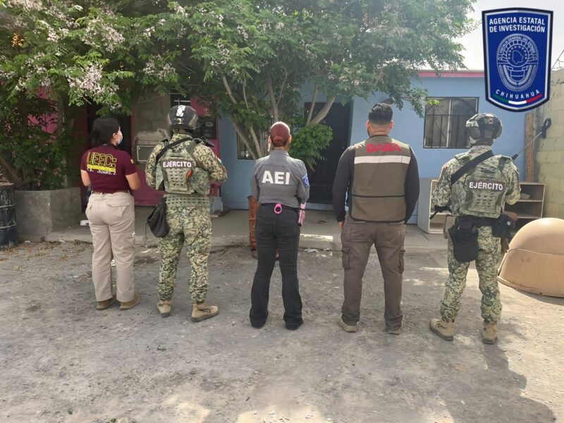 Durante cateo, asegura AEI dos caninos en situación de maltrato